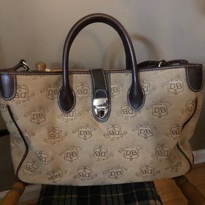 Dooney & bourke Donegal Crest Tote plus